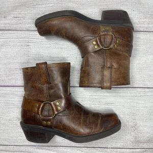 Cabelas Women’s 7 Square Toe Brown Leather Harness Ankle Boots